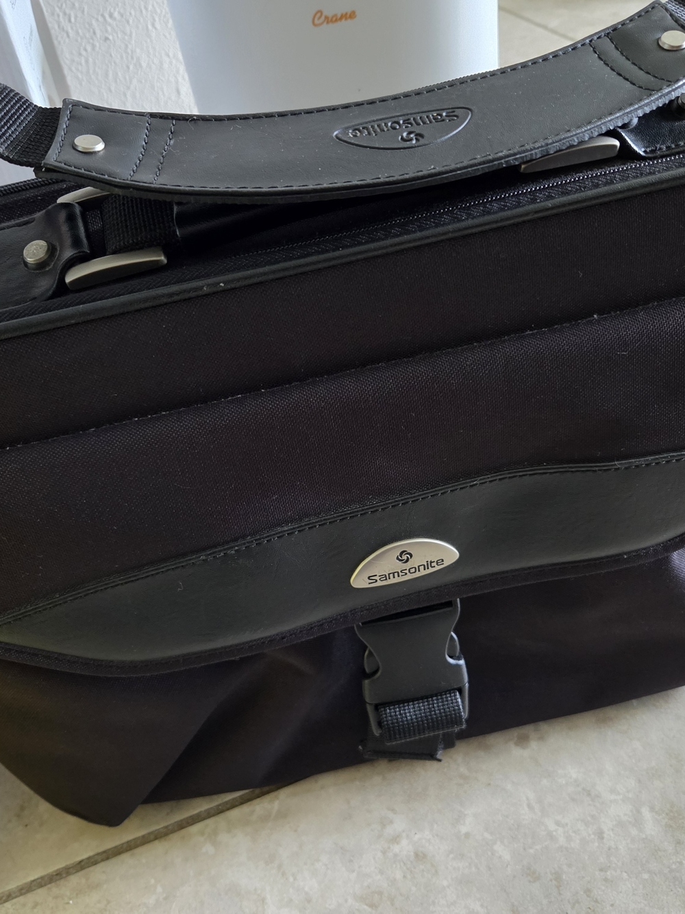 Samsonite Black Messenger Bag for Men